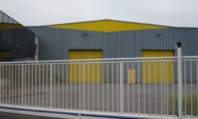 PORT DE BONNEUIL-SUR-MARNE<br />
<br />
A LOUER<br />
<br />
Bâtiment lot 5 parcelle 15 de 4580 M²<br />
sur parcelle de 16 410 m²<br />
<br />
LOT 5 parcelles 15, 16 et 17